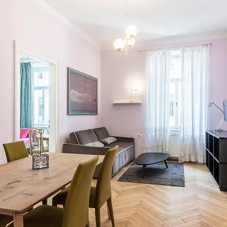 Cooper L Laurenz Apartment