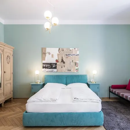 Cooper L Laurenz Apartament