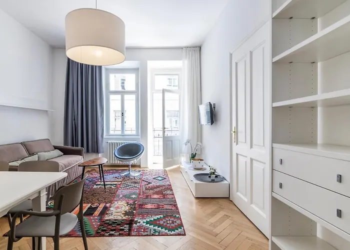 Cooper L Laurenz 아파트 *