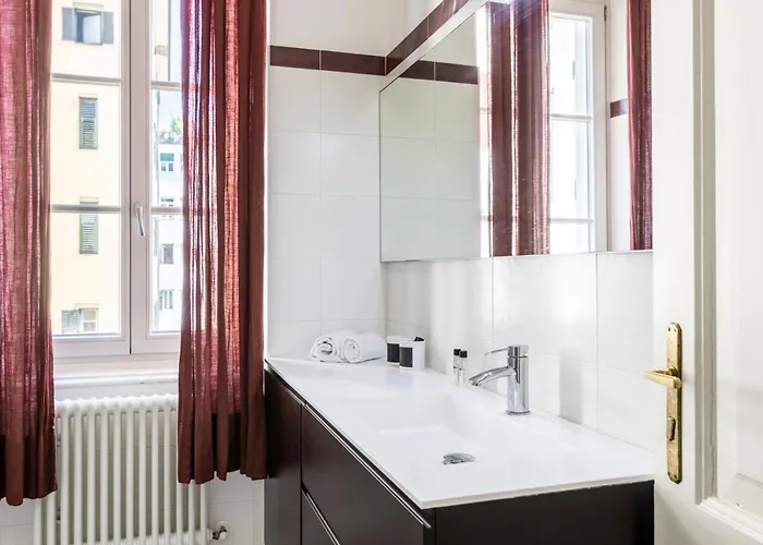 Cooper L Laurenz 아파트 *